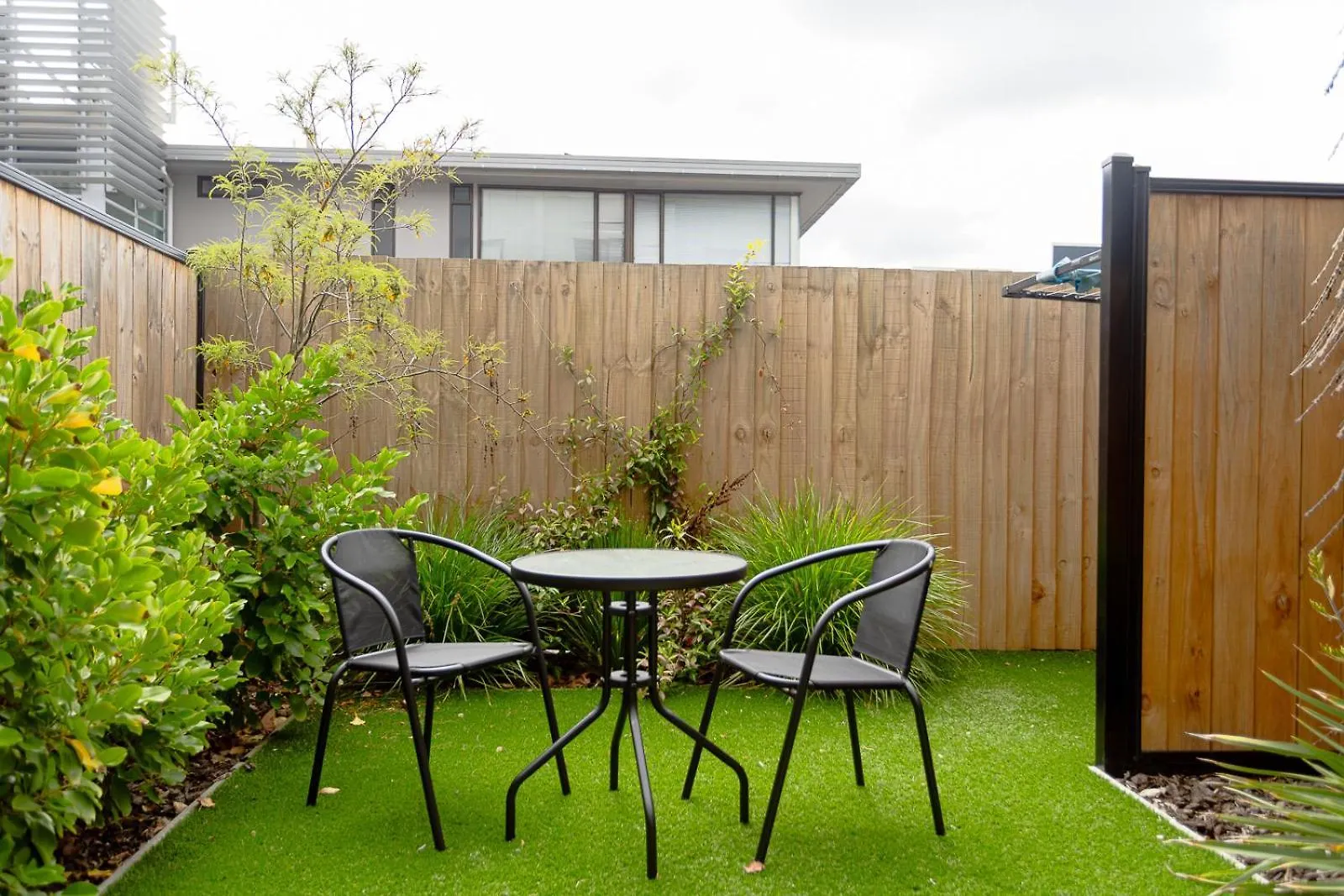 Modern 2 Bedroom Townhouse In Cbd With Parking! Sleeps 5 Christchurch 0*,  Új-Zéland