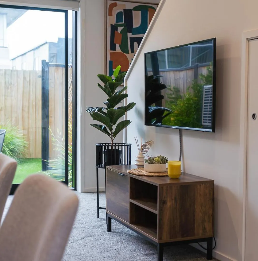 Modern 2 Bedroom Townhouse In Cbd With Parking! Sleeps 5 Christchurch Apartman