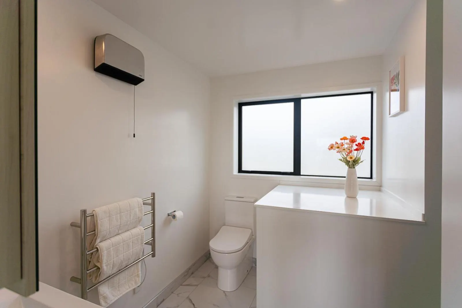 Modern 2 Bedroom Townhouse In Cbd With Parking! Sleeps 5 Christchurch 0*,  Új-Zéland