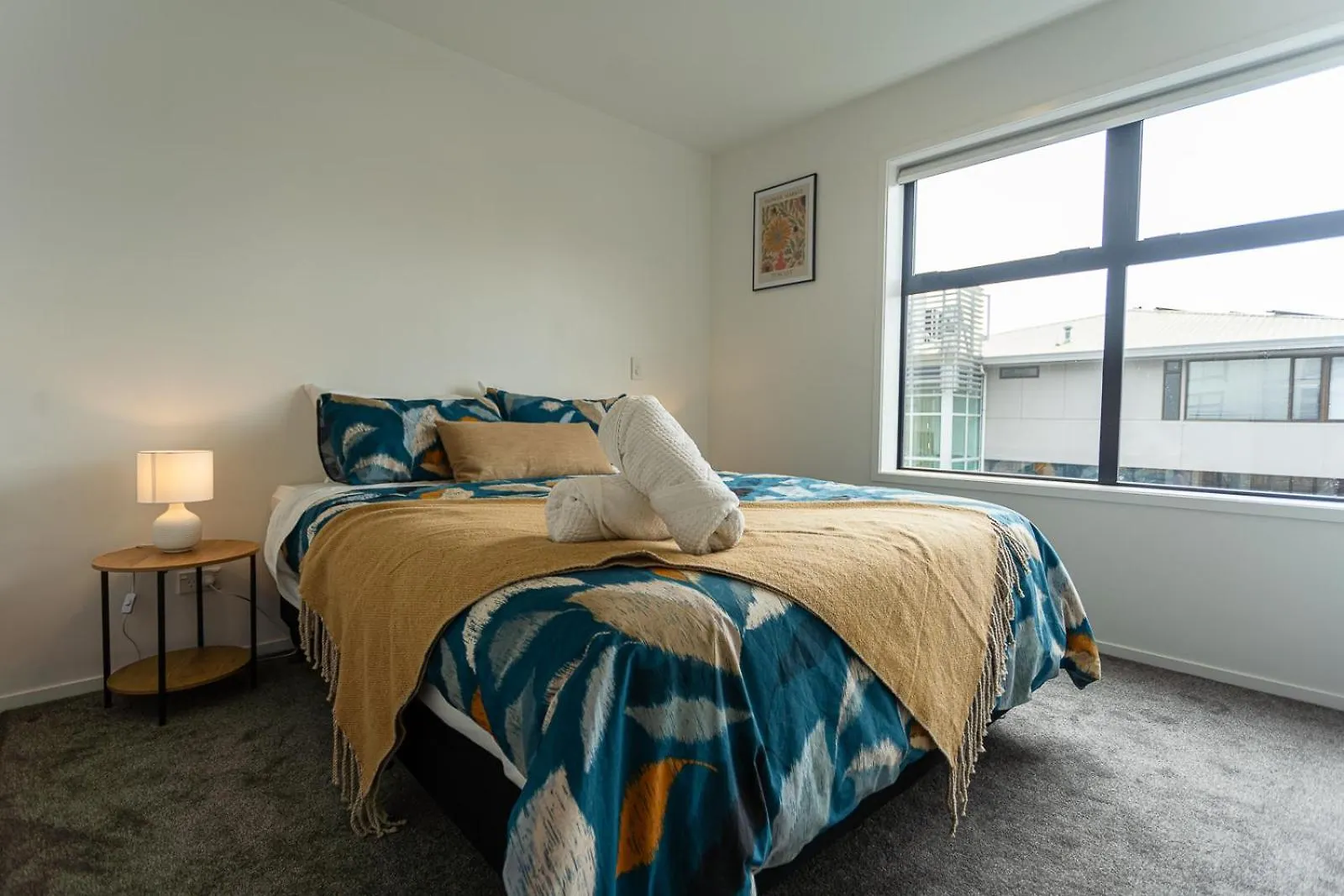 Modern 2 Bedroom Townhouse In Cbd With Parking! Sleeps 5 Christchurch